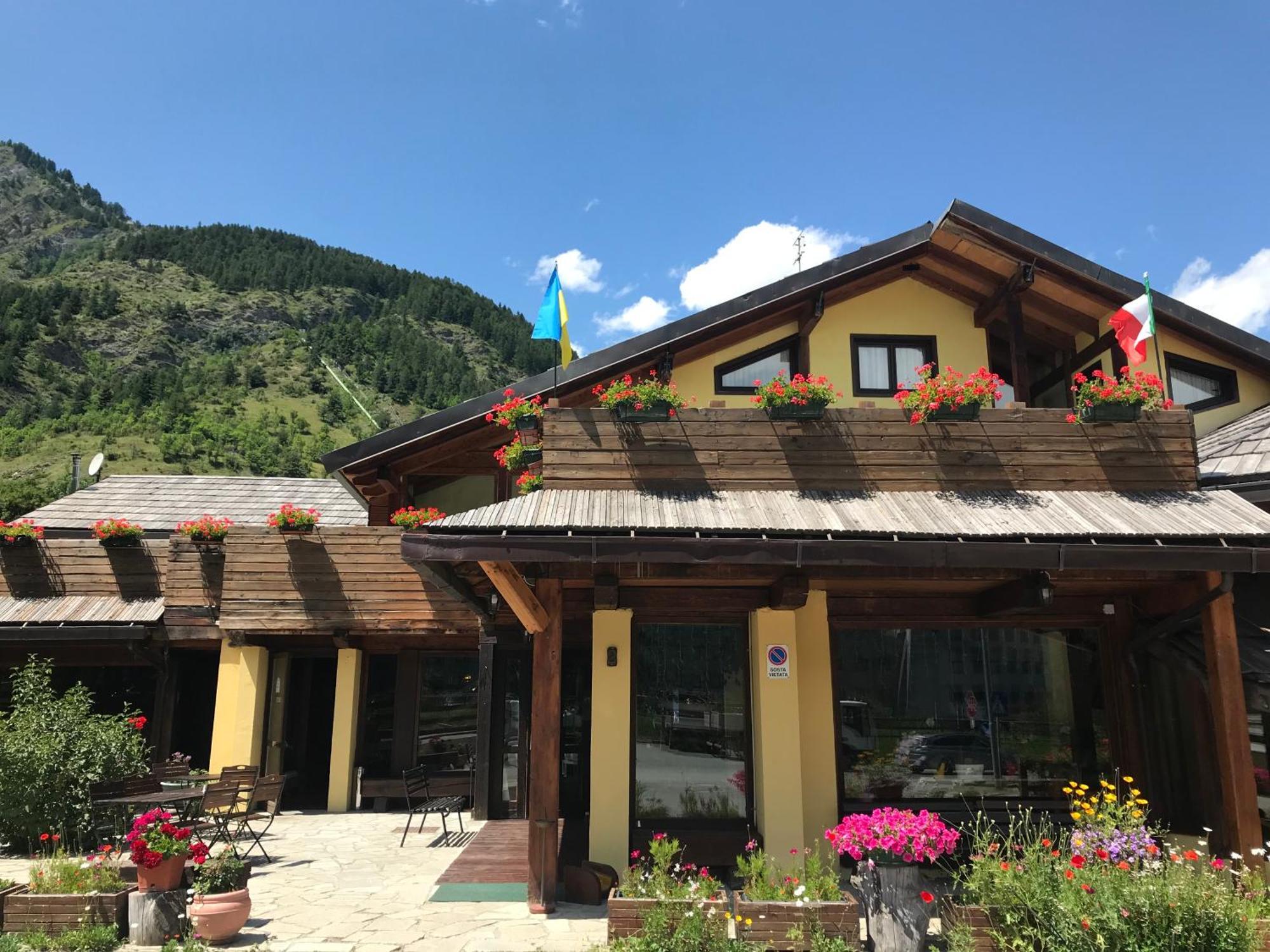 Hotel Cà Fiore Bardonecchia Exterior foto